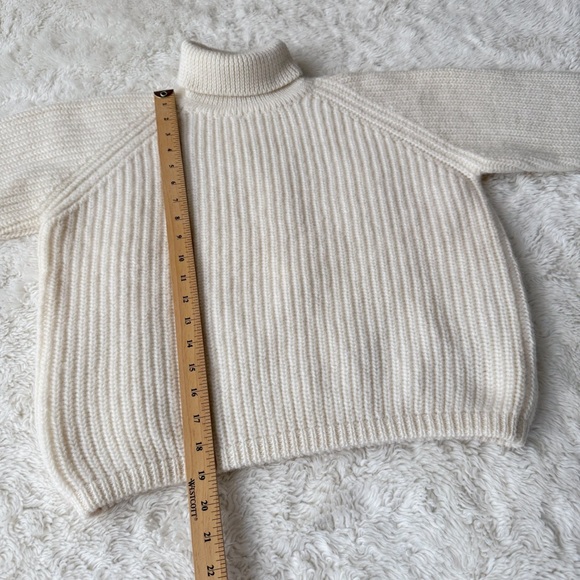 VTG Woman Cream 100% Wool Turtleneck Chunky Knit Sweater SMALL Fisherman Classic - Picture 5 of 5